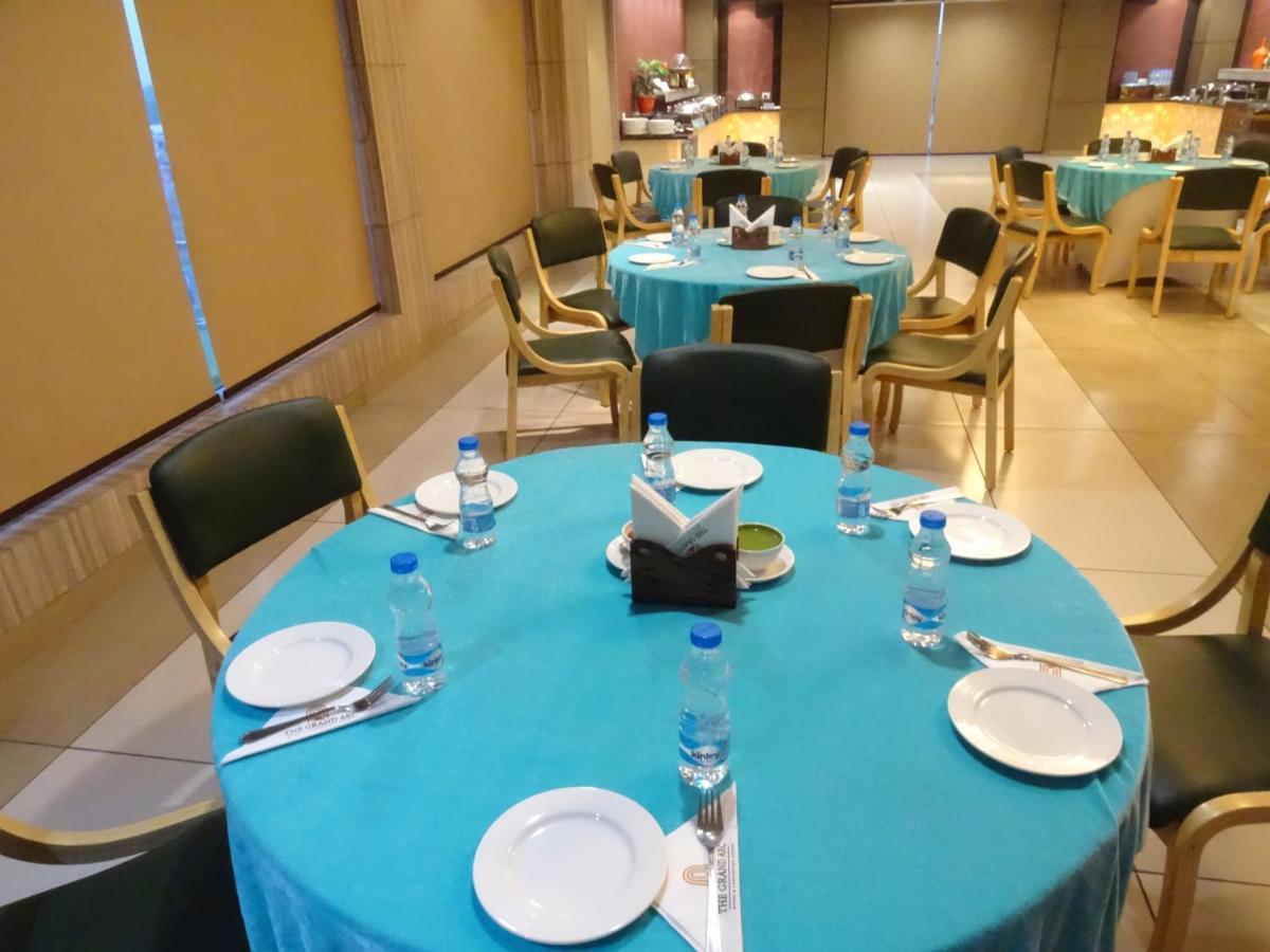The Grand Arc Hotel & Convention Centre Shahjahanpur Eksteriør bilde