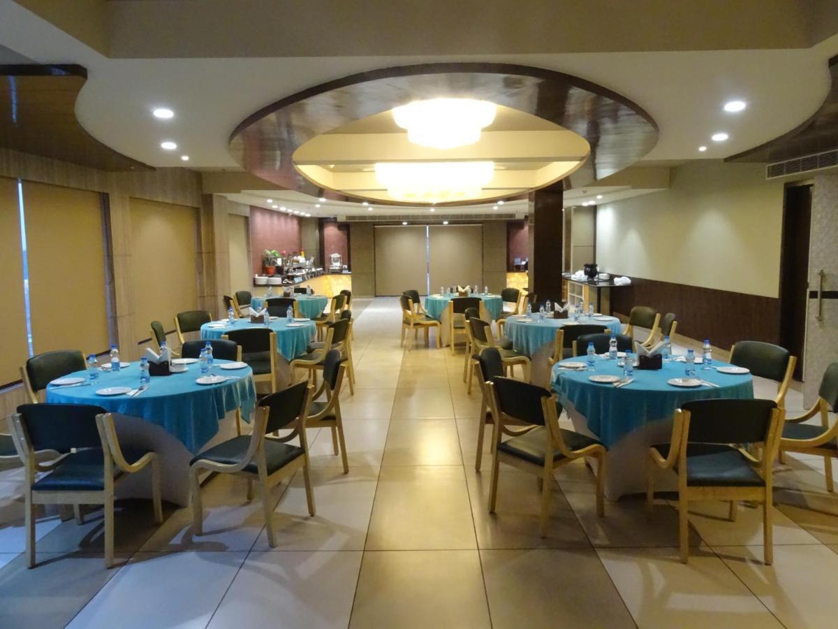 The Grand Arc Hotel & Convention Centre Shahjahanpur Eksteriør bilde