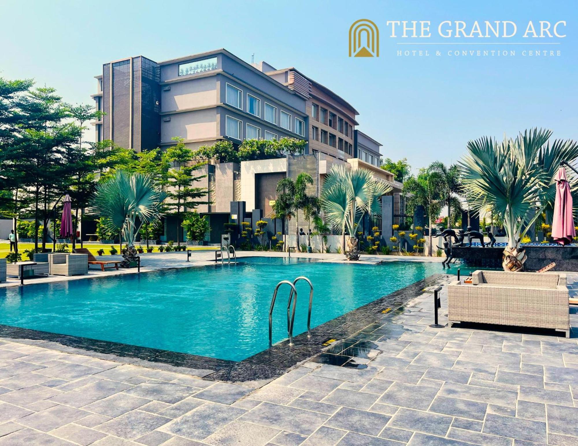 The Grand Arc Hotel & Convention Centre Shahjahanpur Eksteriør bilde