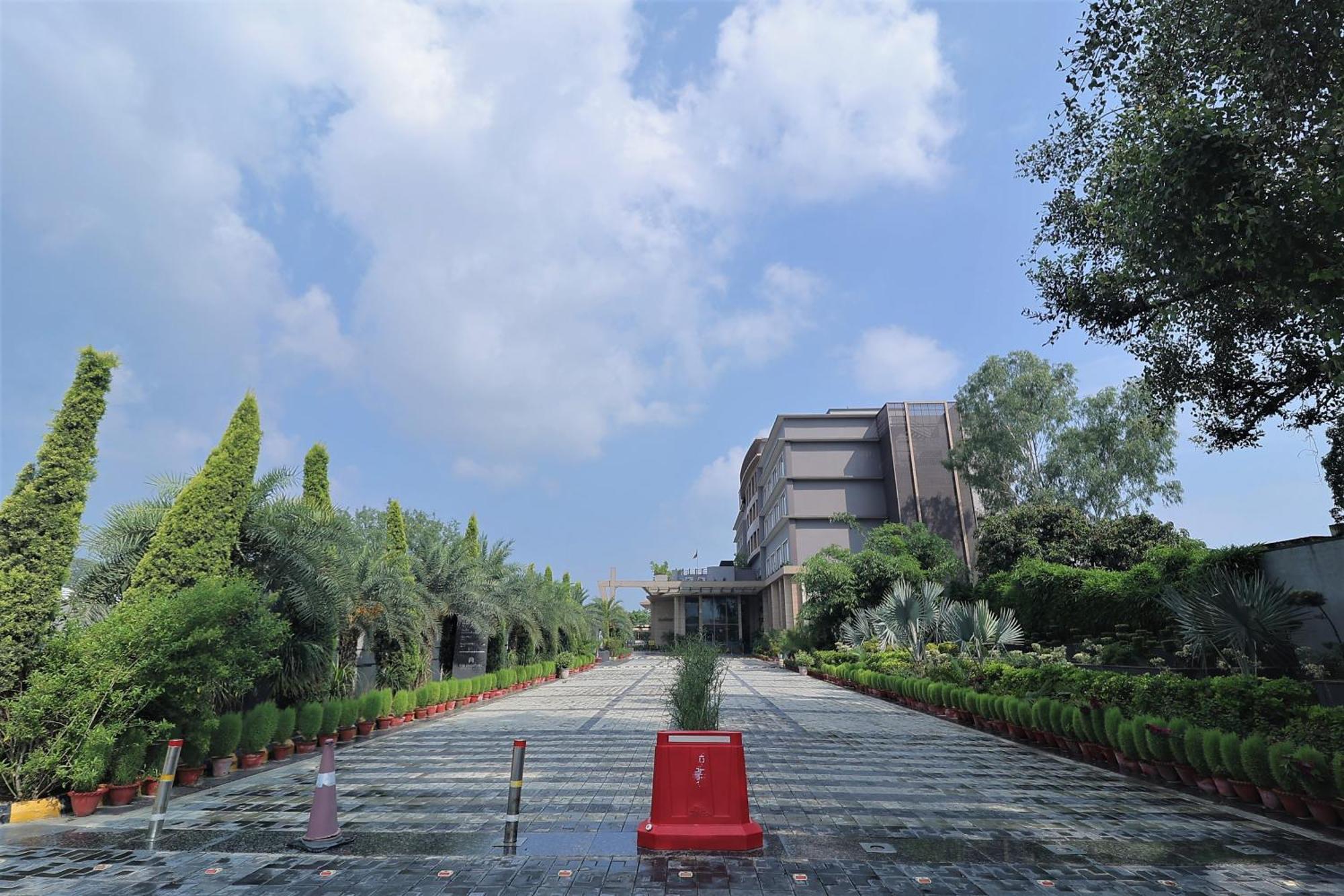 The Grand Arc Hotel & Convention Centre Shahjahanpur Eksteriør bilde
